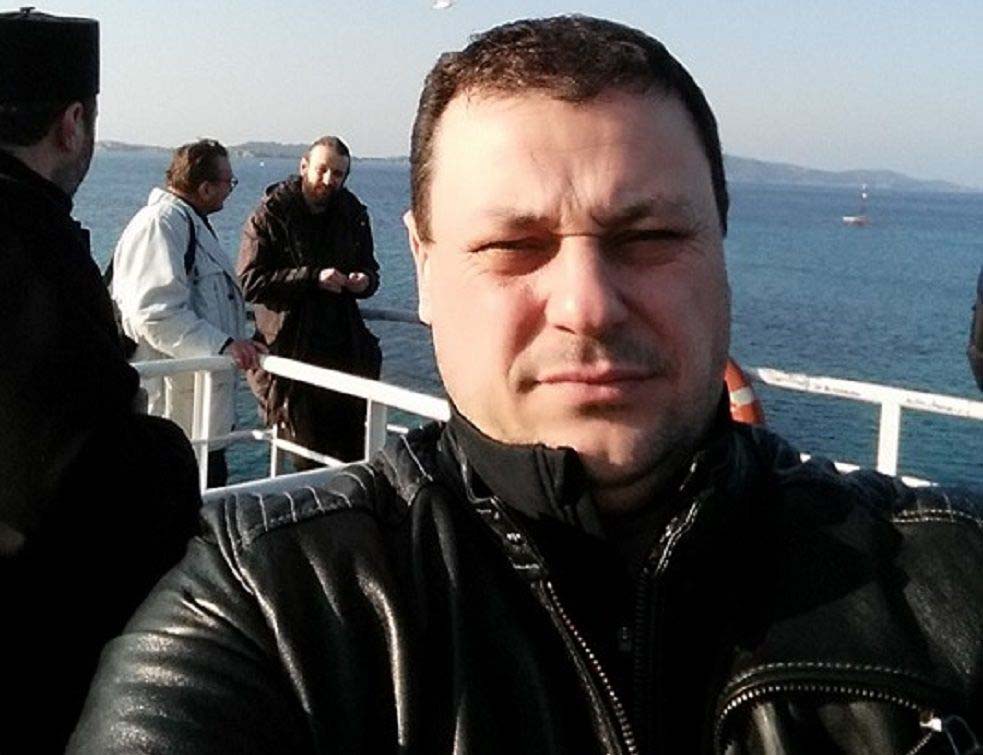 Ајд' што нас трују ЛАЖИМА, него су почели да нам ТРУЈУ и ДЕЦУ, и то буквално! Напредњак са Звездара УХАПШЕН јер је његова фирма одговорна за ТРОВАЊЕ МАЛИШАНА у београдским школама (ФОТО)